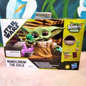 Star Wars The Mandalorian the Child The Bounty Collection